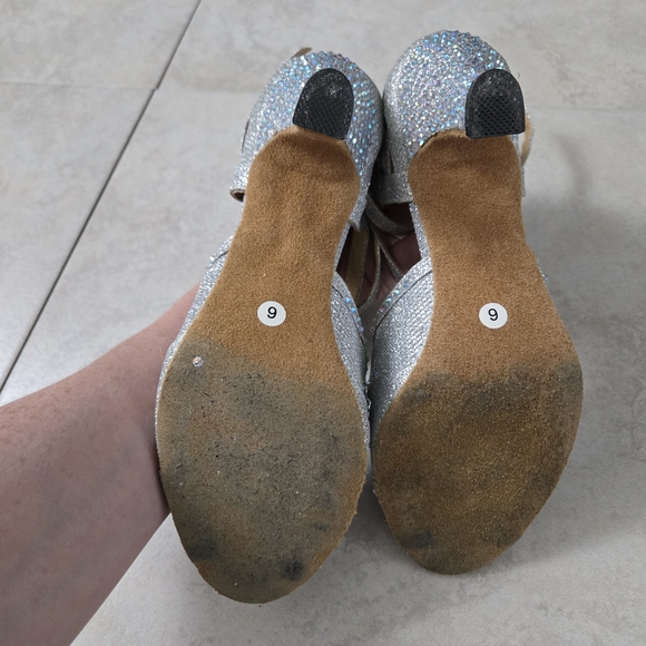 Silver TT Dancewear Ballroom Shoes w/ Quick Release – Size 6 - 2.5" Heel - Picture 6 of 7
